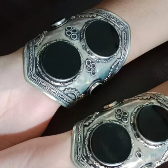 Single Afghan Black Stone Cuff Bracelet Set: Vintage Silver-Tone Boho Jewelry - Picture 11 of 15